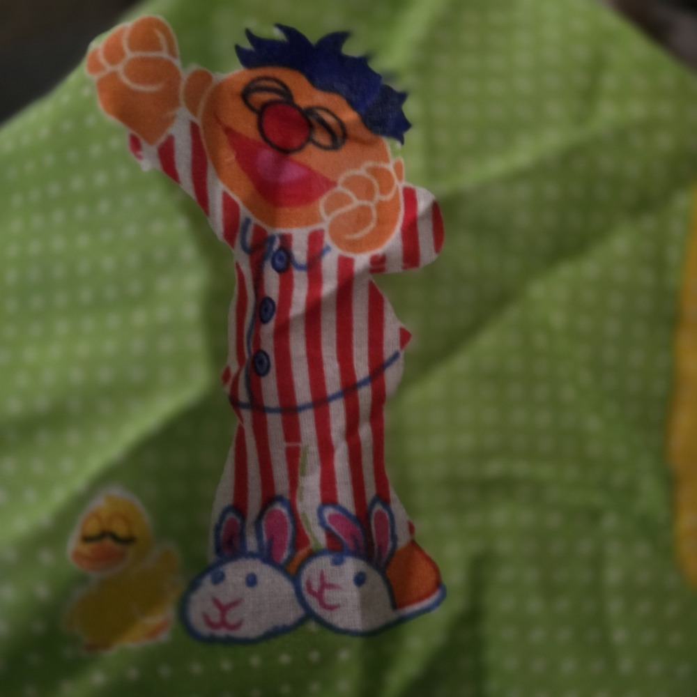 Vintage SESAME STREET CRIB RUFFLE Standard 28" X 52" Baby Toddler Bed Elmo ERNIE - Picture 3 of 5